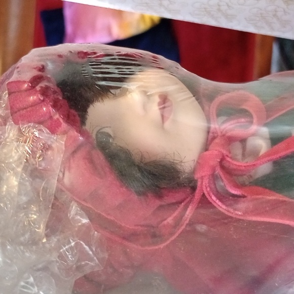 FRANKLIN Heirloom Vintage Porcelain Doll Little Red Riding Hood by Carol Lawson - Picture 2 of 3